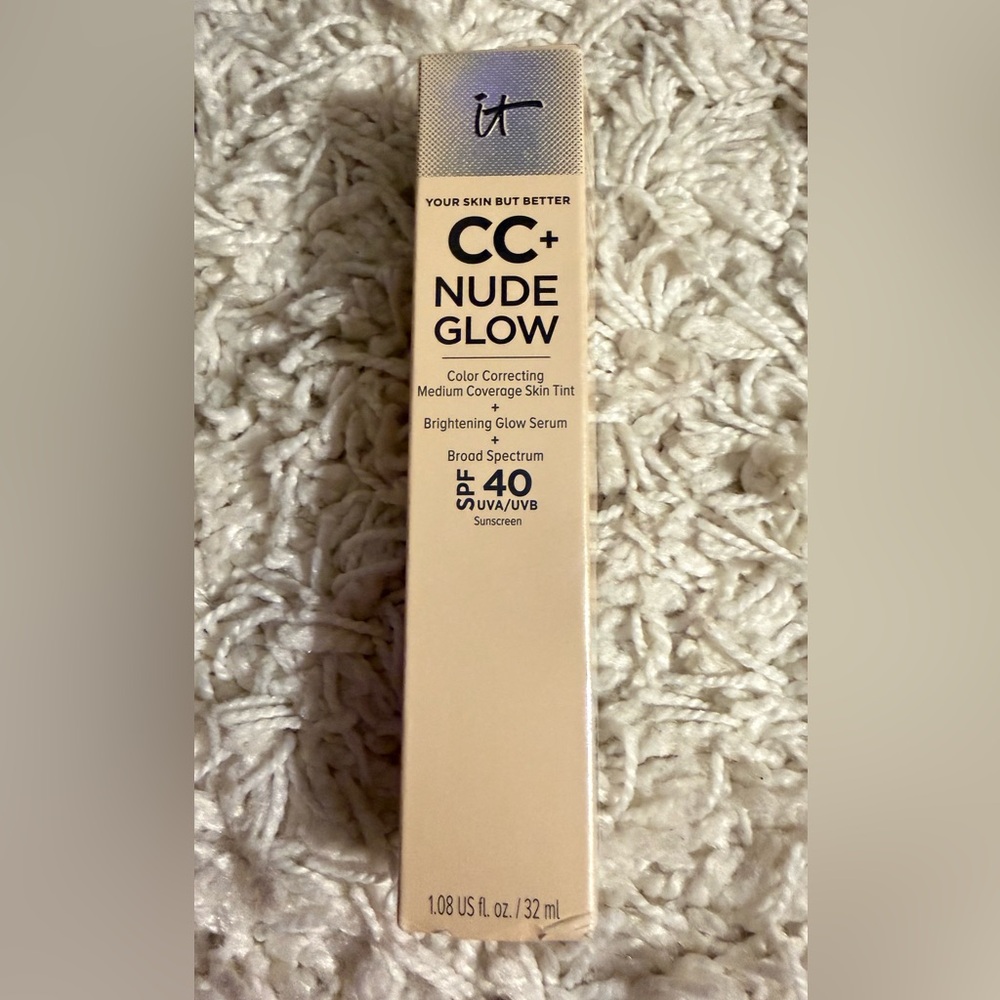 Brand new IT Cosmetics CC+ Nude Glow Cream 
SPF 40
Color (Fair beige)